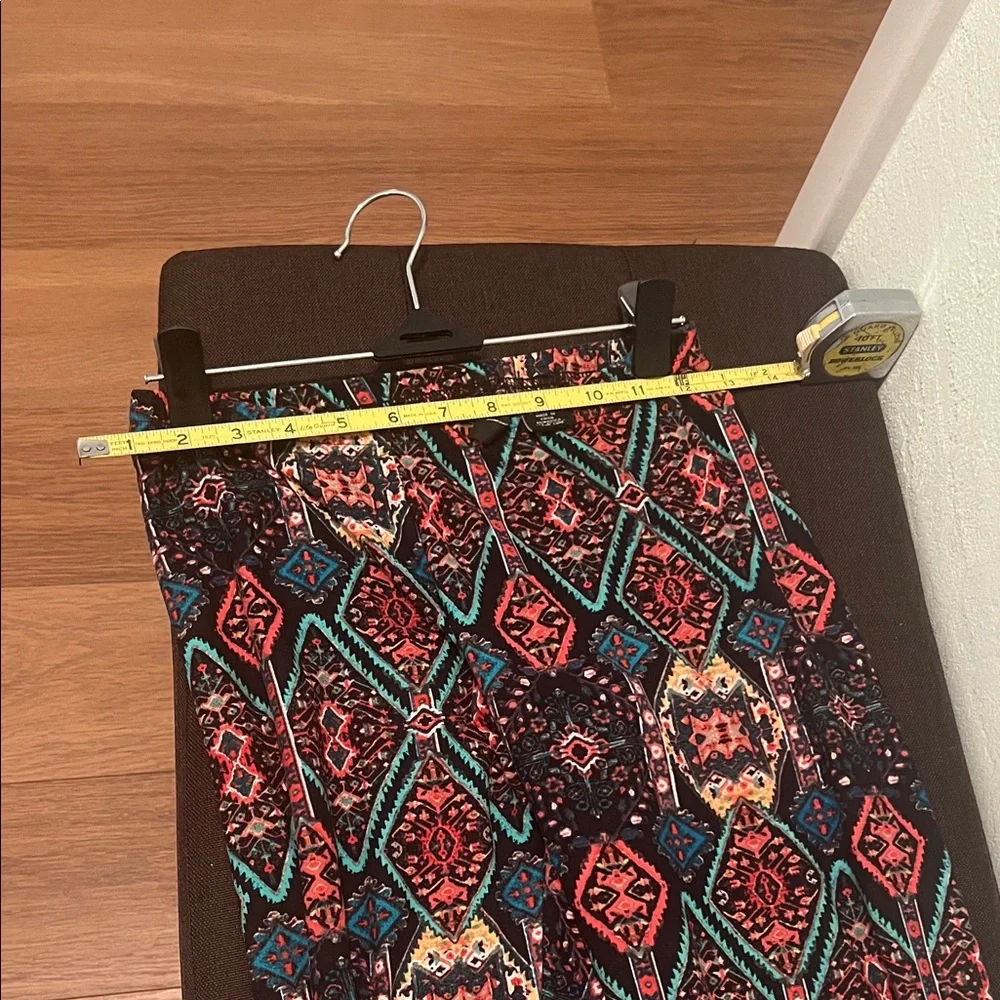 #1631** Patterned Aztec Print Leggings - Black with Teal & Coral - Picture 4 of 7